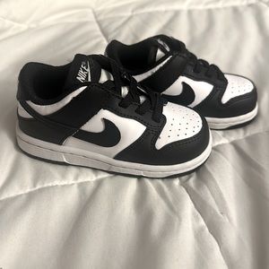 Boys Nike panda dunks size 6c